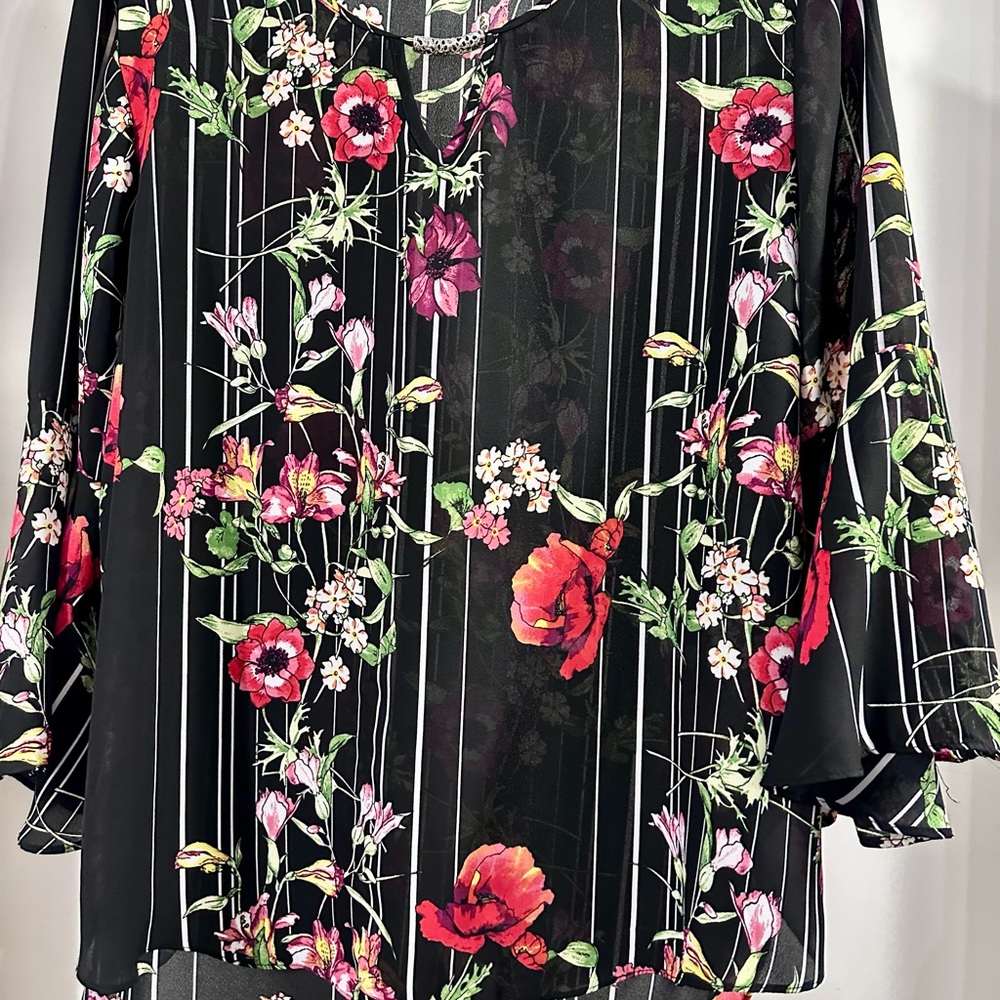 Women’s Tops - Picture 7 of 10